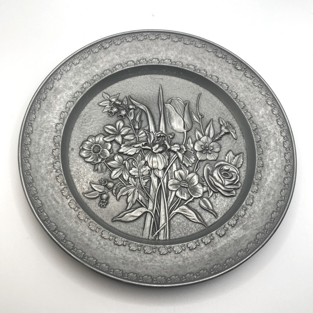 Vtg Pewter Floral Flowers Image Wall Hanging Plate Wall Art Decor Italy 7.5”